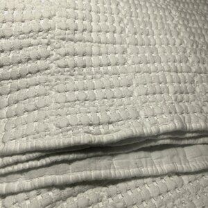 White textured XL twin thin comforter